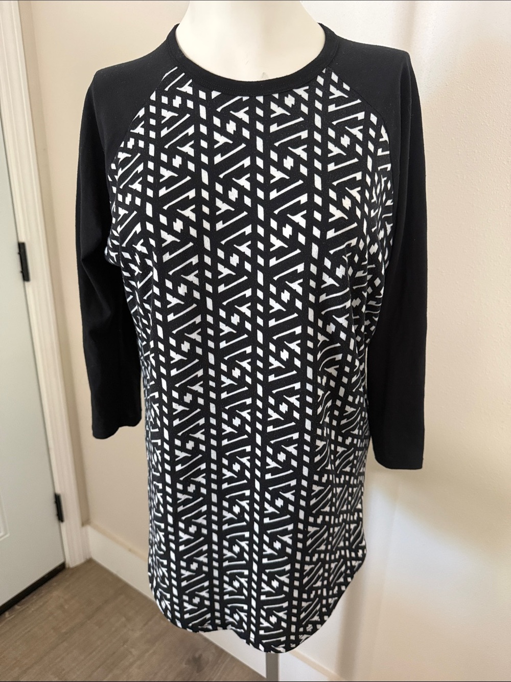 LuLaRoe Black & White Geometric Raglan Dress